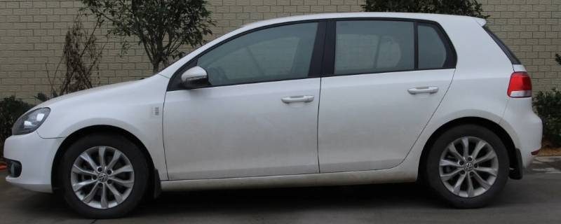 大众高尔夫4手套箱灯怎么换